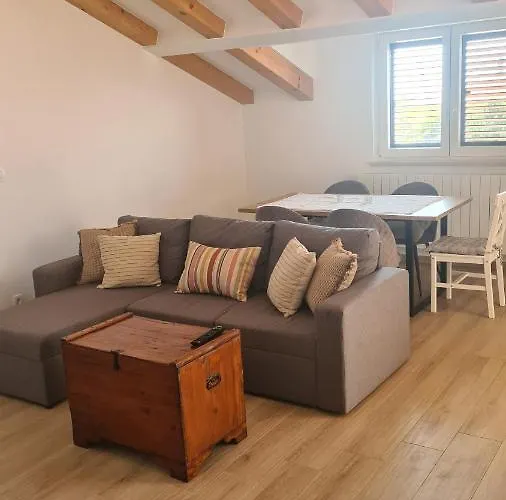 Sara 아파트 로비니